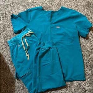 Figs Womens Scrub Top and Jogger Set